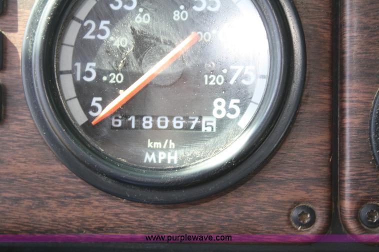 image for item A2320 2000 Freightliner FLD120 semi truck