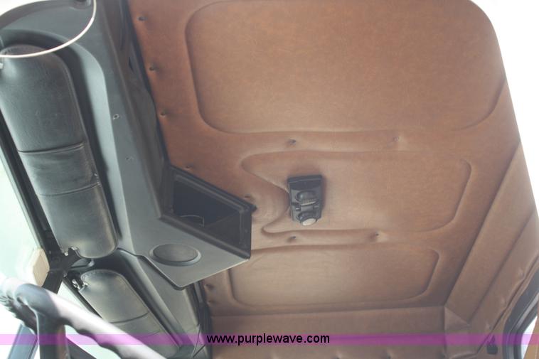 image for item A2320 2000 Freightliner FLD120 semi truck