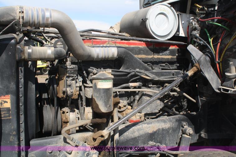 image for item A2320 2000 Freightliner FLD120 semi truck