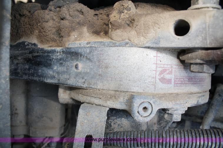 image for item A2320 2000 Freightliner FLD120 semi truck