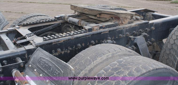 image for item A2320 2000 Freightliner FLD120 semi truck