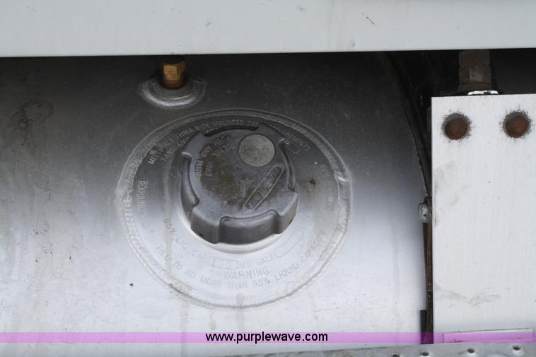 image for item A2320 2000 Freightliner FLD120 semi truck