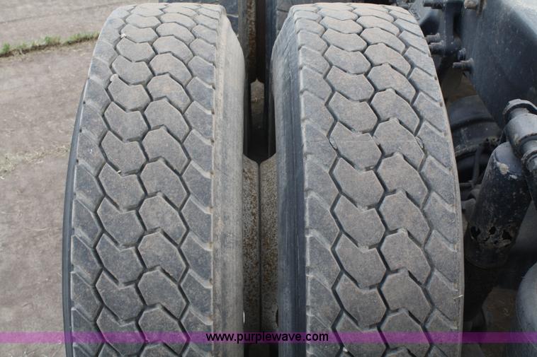 image for item A2320 2000 Freightliner FLD120 semi truck