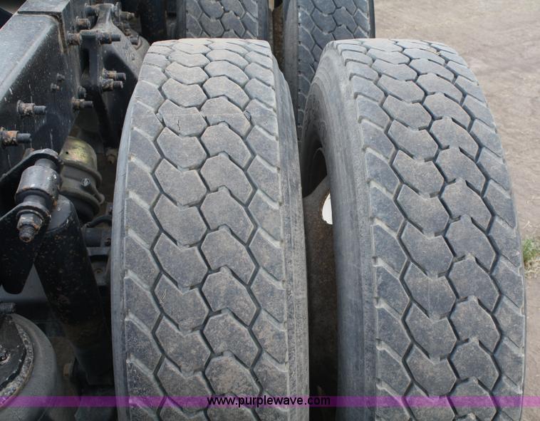 image for item A2320 2000 Freightliner FLD120 semi truck