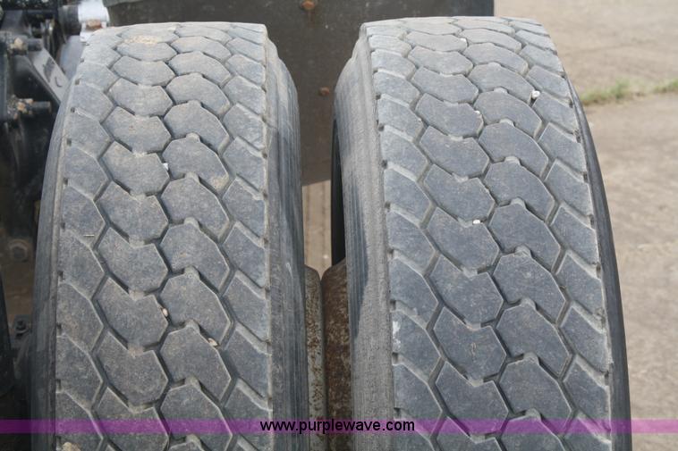 image for item A2320 2000 Freightliner FLD120 semi truck