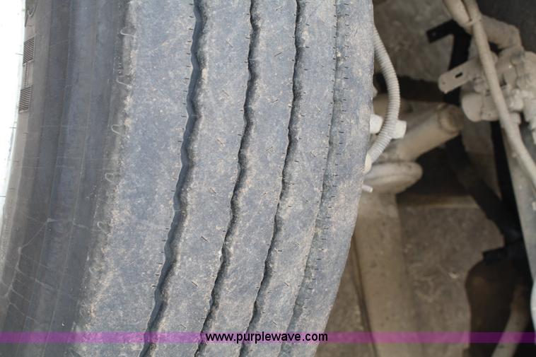 image for item A2320 2000 Freightliner FLD120 semi truck