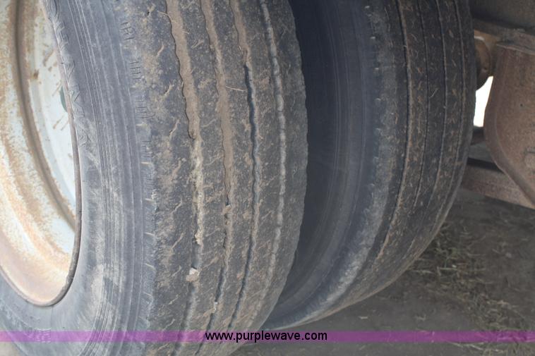 image for item A2322 1985 utility drop deck trailer