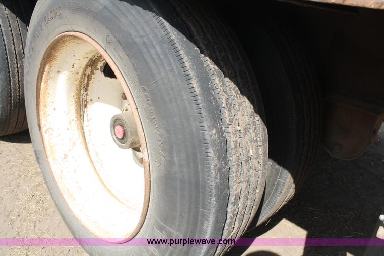 image for item A2322 1985 utility drop deck trailer