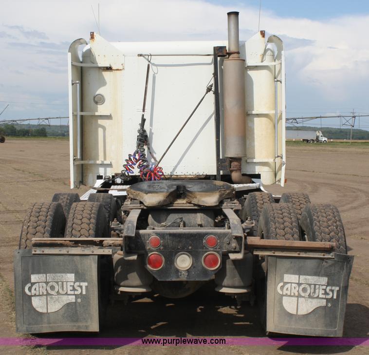 image for item A2323 1994 Freightliner FLD120 semi truck