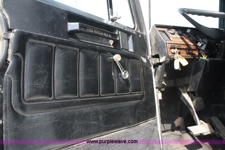 image for item A2323 1994 Freightliner FLD120 semi truck