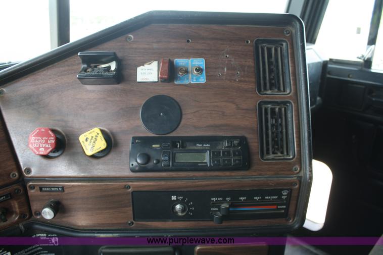 image for item A2323 1994 Freightliner FLD120 semi truck