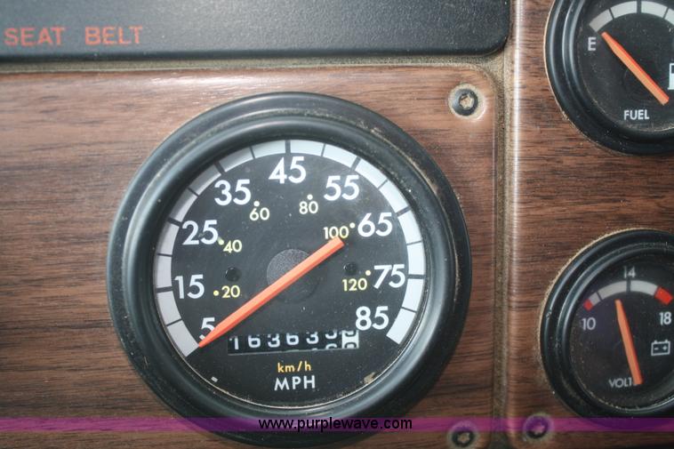 image for item A2323 1994 Freightliner FLD120 semi truck