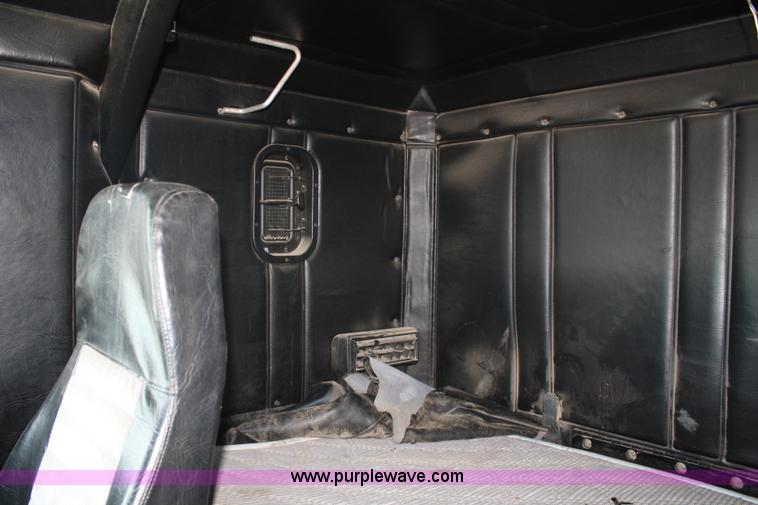 image for item A2323 1994 Freightliner FLD120 semi truck