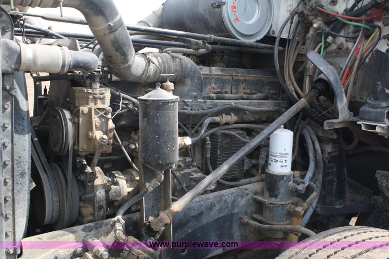 image for item A2323 1994 Freightliner FLD120 semi truck