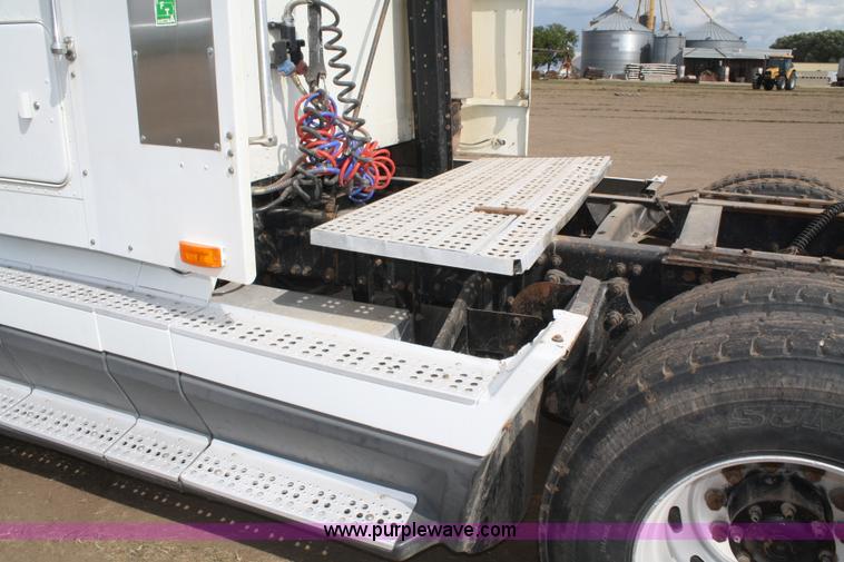 image for item A2323 1994 Freightliner FLD120 semi truck