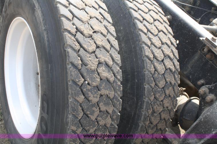 image for item A2323 1994 Freightliner FLD120 semi truck