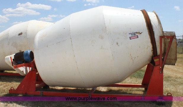 image for item A2554 2007 R&R eight ton fertilizer blender