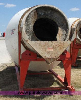 image for item A2554 2007 R&R eight ton fertilizer blender