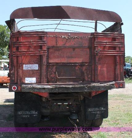 image for item A2689 1968 White 7400TDD grain truck