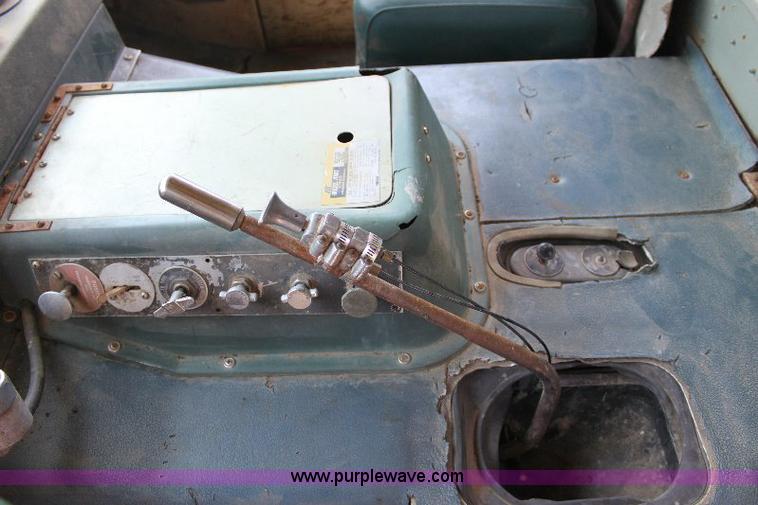 image for item A2689 1968 White 7400TDD grain truck