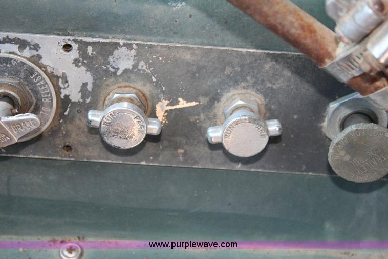 image for item A2689 1968 White 7400TDD grain truck