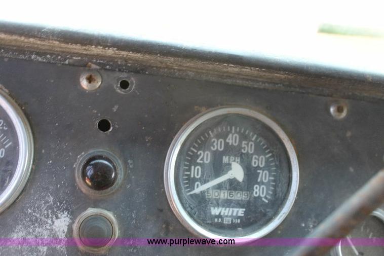 image for item A2689 1968 White 7400TDD grain truck