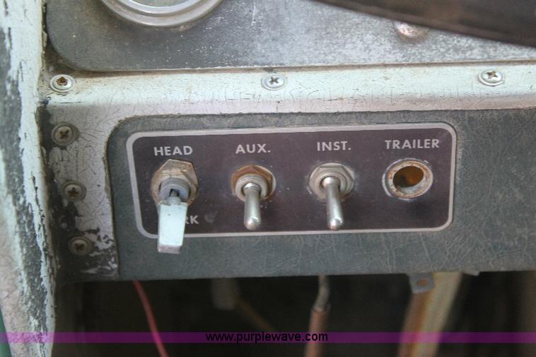 image for item A2689 1968 White 7400TDD grain truck