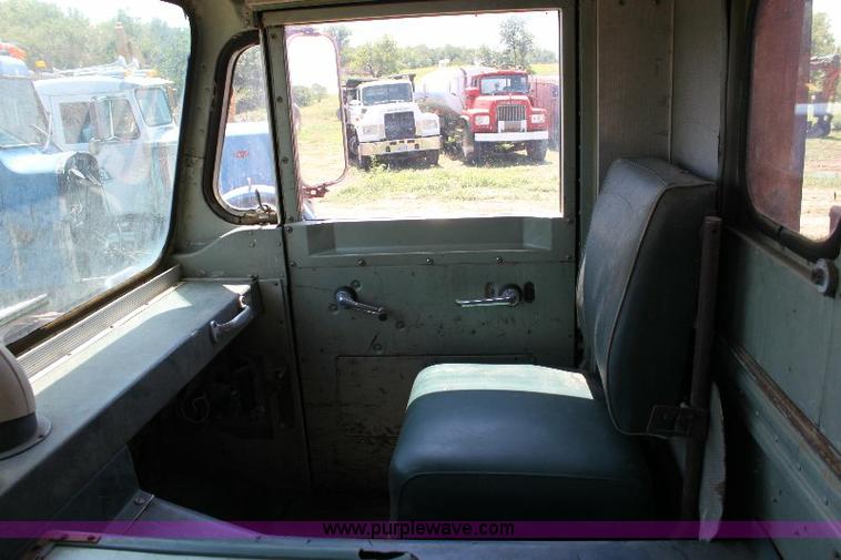 image for item A2689 1968 White 7400TDD grain truck