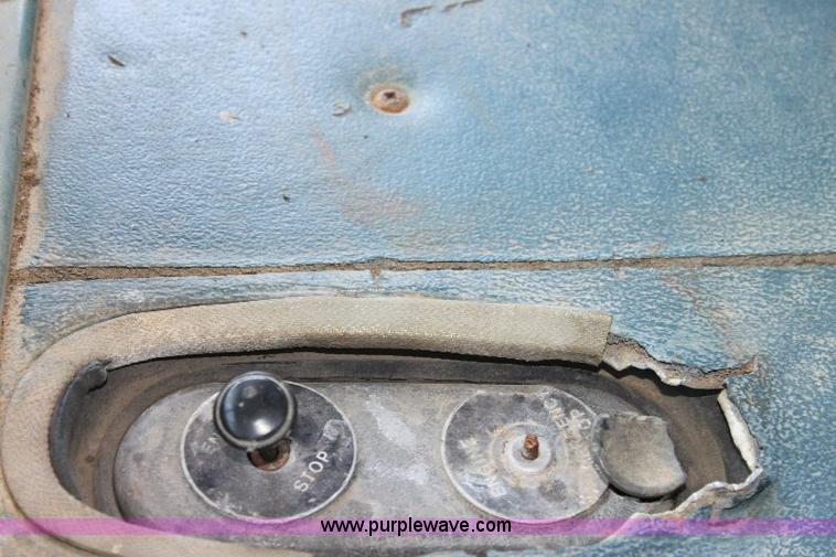 image for item A2689 1968 White 7400TDD grain truck