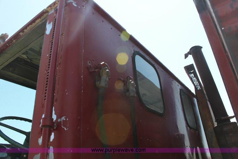 image for item A2689 1968 White 7400TDD grain truck