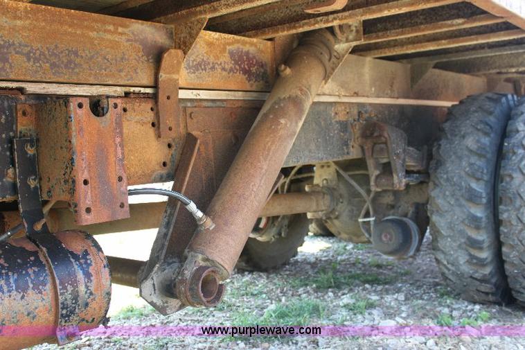 image for item A2689 1968 White 7400TDD grain truck