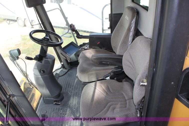 image for item A2748 2007 Lexion 570R RWA combine