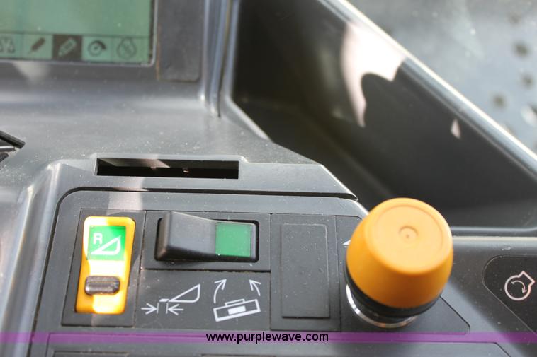 image for item A2748 2007 Lexion 570R RWA combine