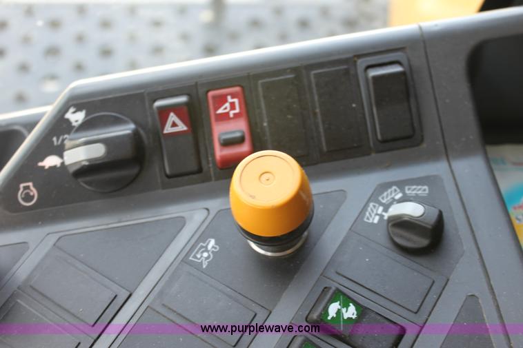 image for item A2748 2007 Lexion 570R RWA combine