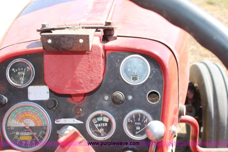 image for item A2749 1962 International 660 tractor