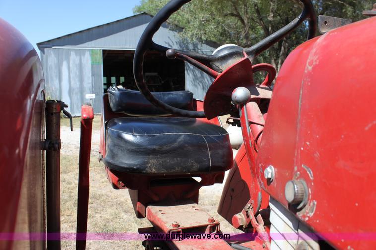image for item A2749 1962 International 660 tractor