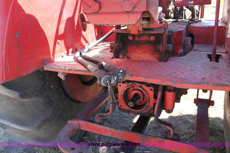 image for item A2749 1962 International 660 tractor