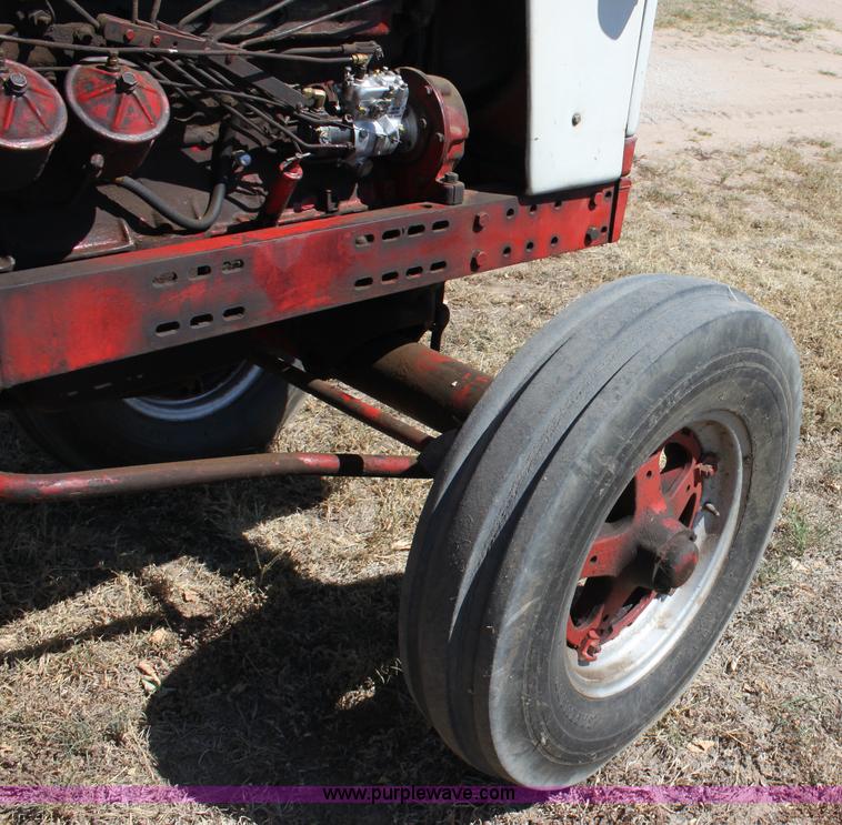 image for item A2749 1962 International 660 tractor