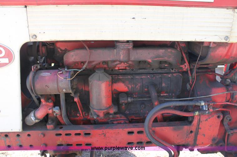image for item A2749 1962 International 660 tractor