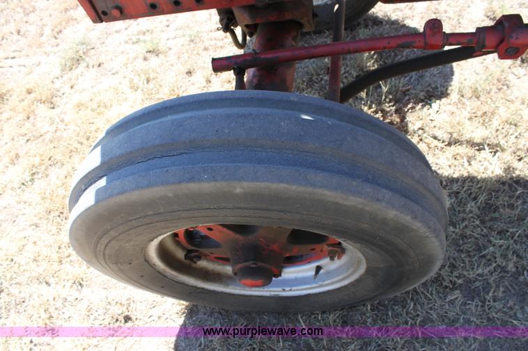 image for item A2749 1962 International 660 tractor