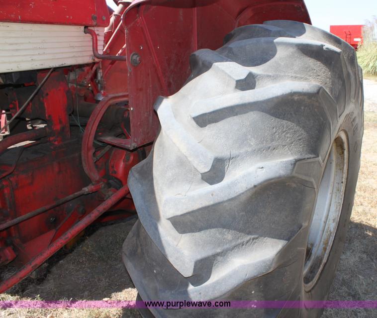 image for item A2749 1962 International 660 tractor