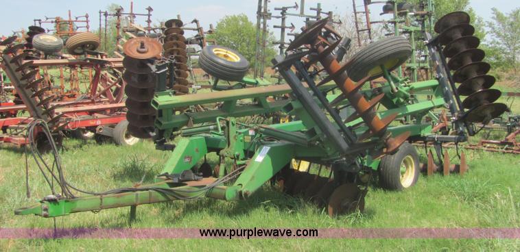 image for item A3552 John Deere 21' disk
