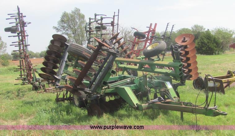 image for item A3552 John Deere 21' disk