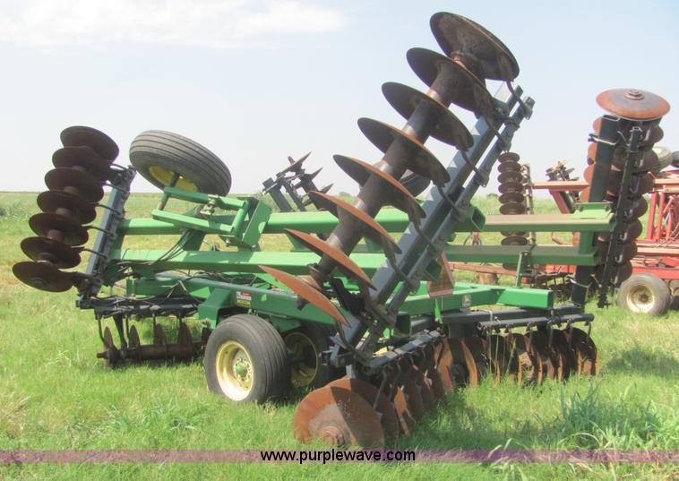 image for item A3552 John Deere 21' disk