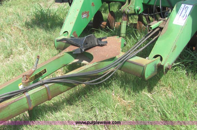 image for item A3552 John Deere 21' disk