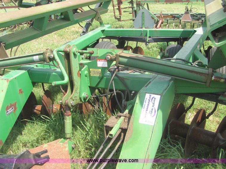 image for item A3552 John Deere 21' disk