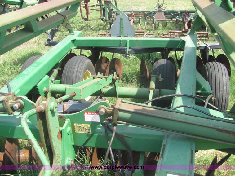 image for item A3552 John Deere 21' disk