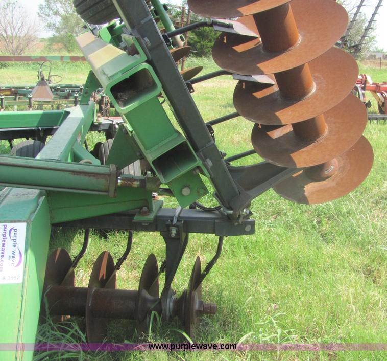 image for item A3552 John Deere 21' disk