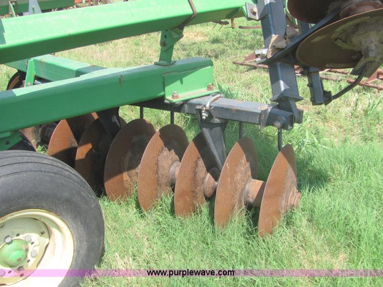 image for item A3552 John Deere 21' disk
