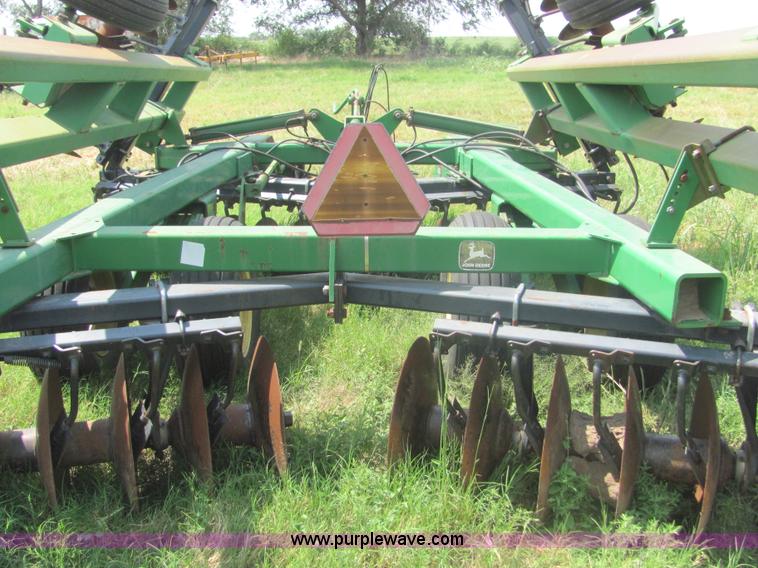 image for item A3552 John Deere 21' disk